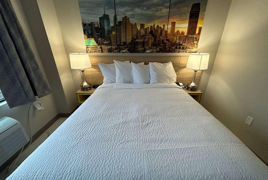 Days Inn By Wyndham Staten Island New York City Room photo