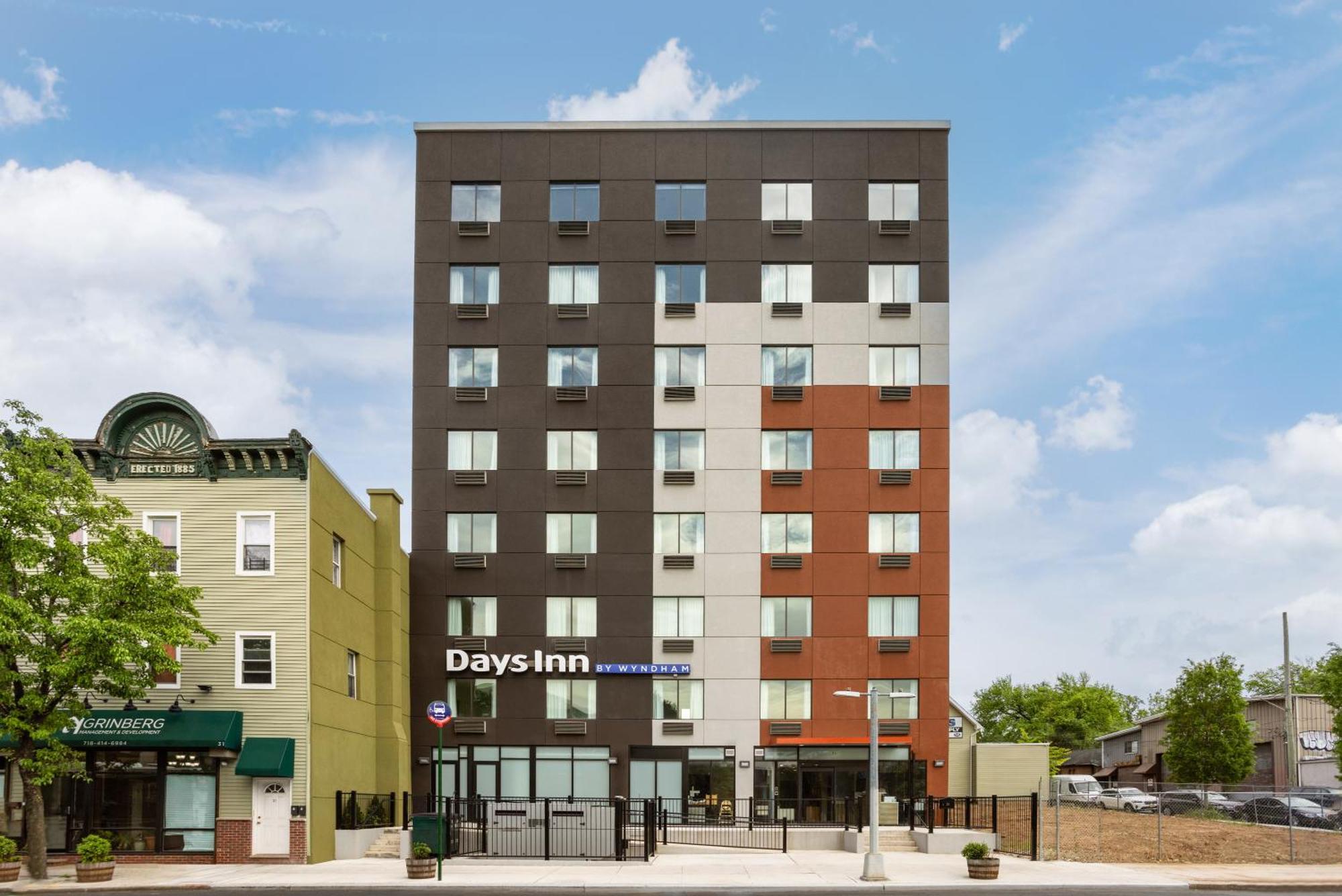 Days Inn By Wyndham Staten Island New York City Exterior photo