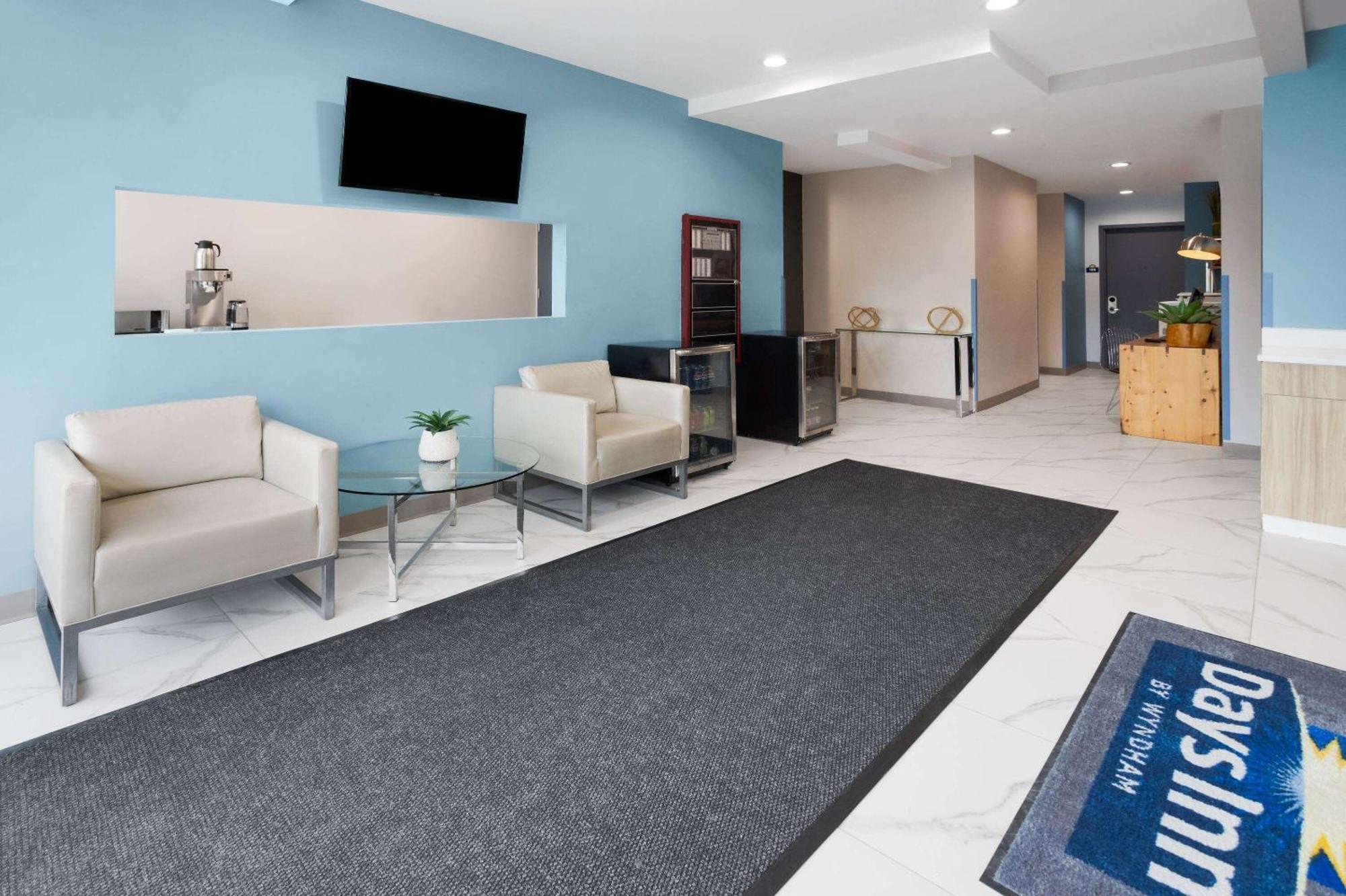 Days Inn By Wyndham Staten Island New York City Exterior photo
